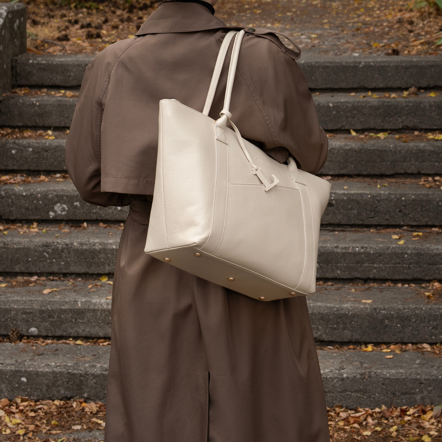 The Leathere New York Tote - Beige