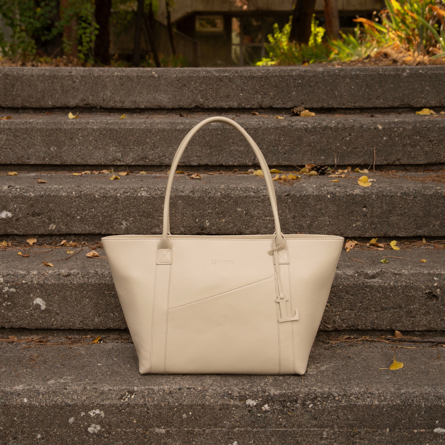 The Leathere New York Tote - Beige