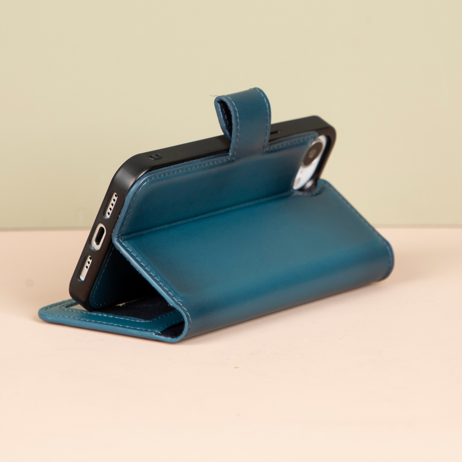iPhone 16e Series Business Set - Brooklyn